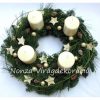 Adventi koszorú örökzöld alapon, természetes díszítéssel