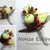 Őszi esküvő kitűzői piros-fehér színben